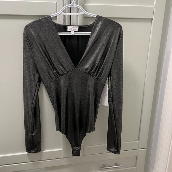 NWT LIVE IN THE MOMENT Metallic Shimmer Dark Silver Bodysuit Size M Deep V - Picture 1 of 10